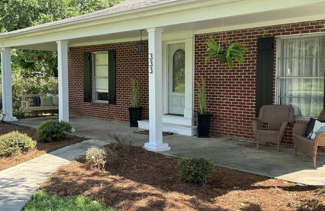 Down on the Corner In the heart of Flora with great outside space!