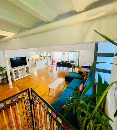 Down Town Oasis-Spacious Loft with Private Parking