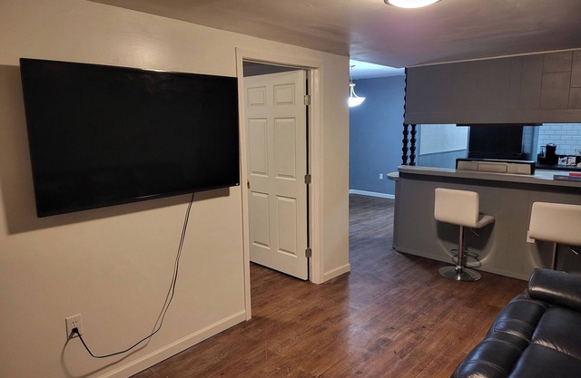Downstairs 2-bedroom apartment with WiFi, AC in Gatesville