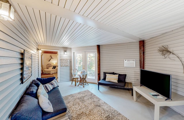 Downstairs duplex near the beach with full kitchen, WiFi, cable, partial AC