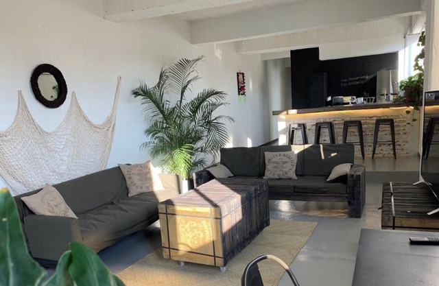 Downtown 2 bedroom, great location