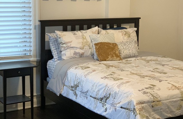 Downtown 2BR 1BA Near Convention Center