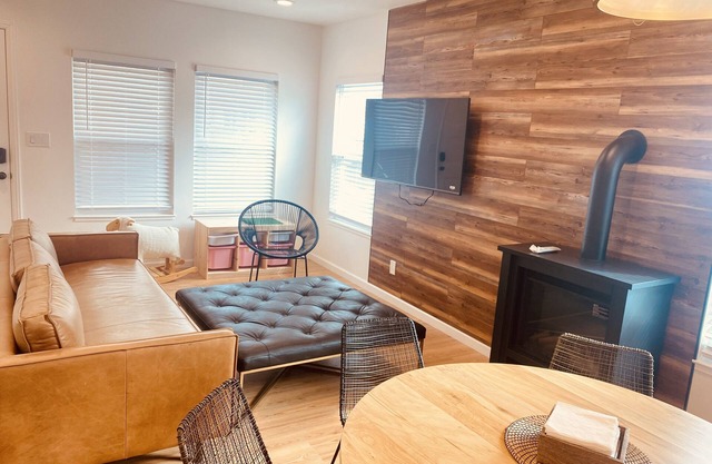 Downtown 3B/3b kids friendly home in San Mateo
