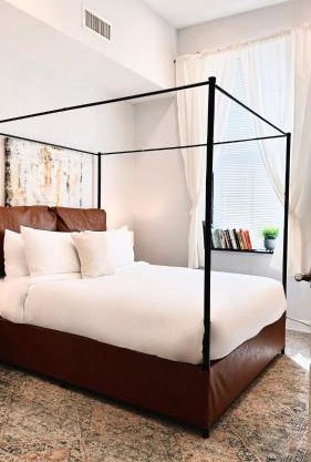 Downtown 3B2B Apt with full kitchen, Sleeps 6,Near PPAC & Dining