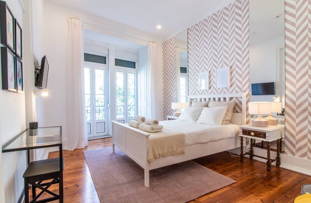 Downtown 7 Bedroom Apartment - Liberdade