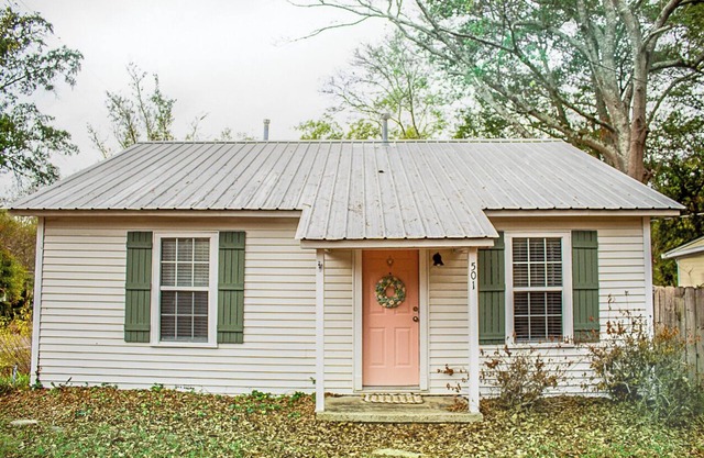 The Sweet Olive by OneHometown Getaways