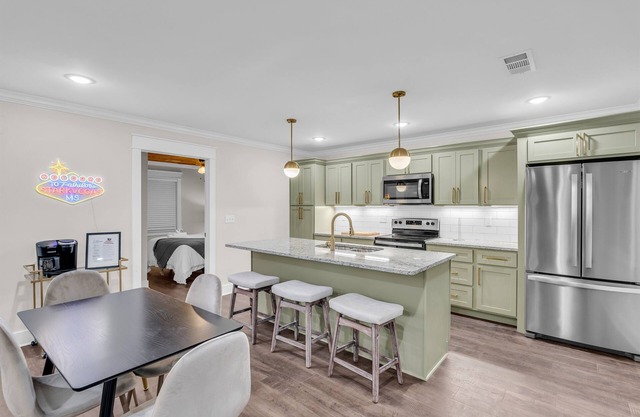 Ollie's Doghouse by OneHometown Getaways