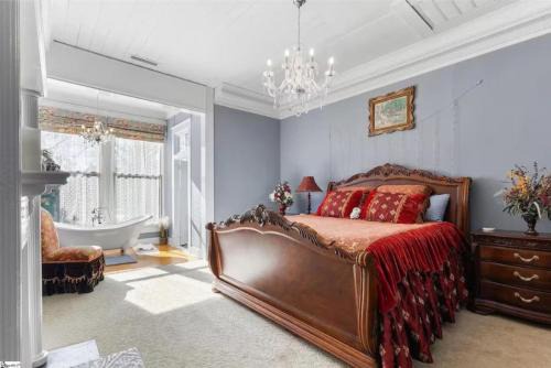 Downtown Anderson Stay, King Bed with Charm