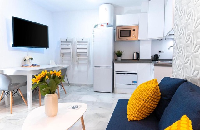Downtown Apartment (3 bedrooms, 2 bathrooms, wifi)