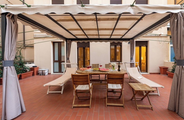 Downtown apartment with terrace in front of Rossini Theater