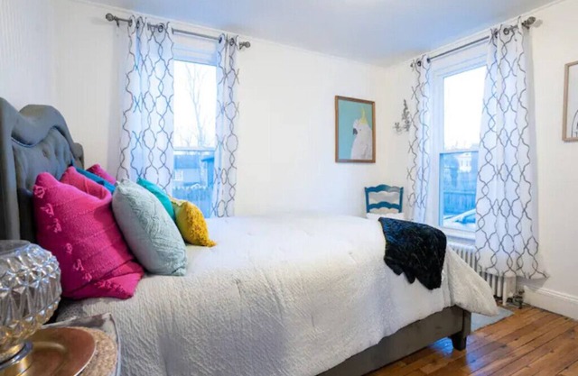 Downtown artistic home in a historic district