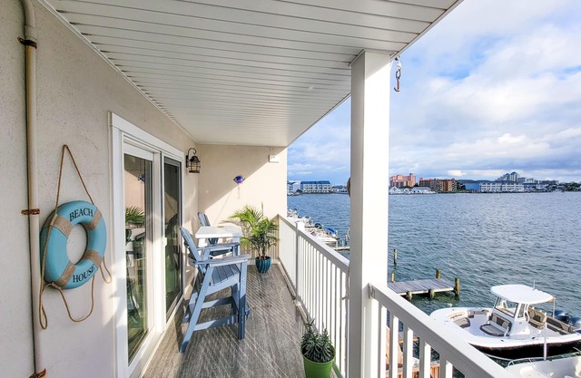 Downtown Bay View Luxury Condo Spectacular view!