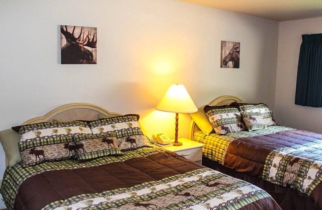Im Stadtzentrum gelegenes Bigfork Montana auf dem Swan River und dem Flathead Lake.