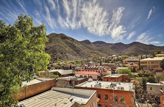 NEU! Downtown Bisbee Home w / Einzigartige Bergblicke