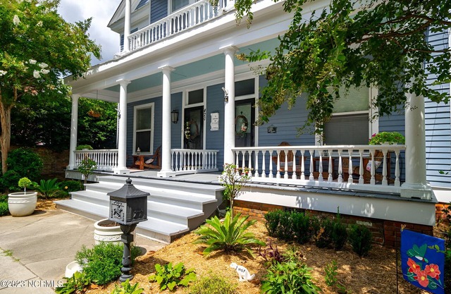 Downtown Blue Manor 1