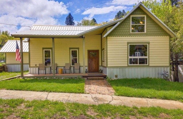 Downtown Bonners Ferry Home w/ Covered Porch!