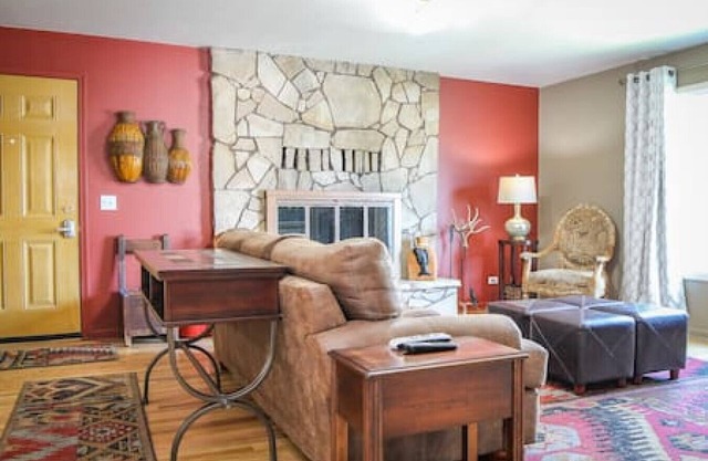 Downtown Bungalow - Cozy Downtown Home Sleeps 8! Local Golfing 50% Off!