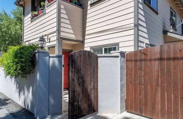 Downtown Charm: 1BD/1BA Apt Getaway