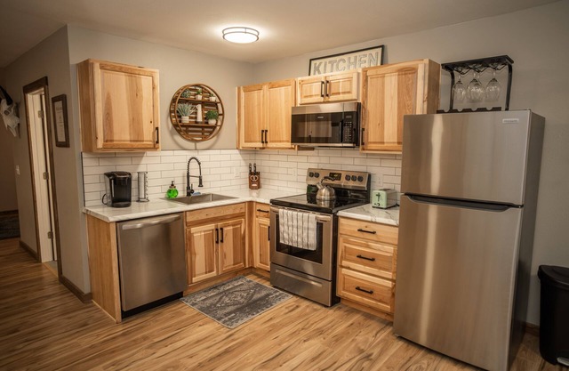 Downtown Charm: Cozy Retreat