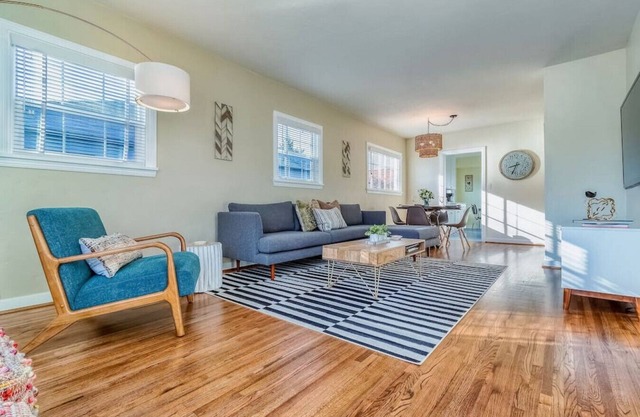 Downtown Charmer · Downtown Charmer, cozy cottage for up to 4 people