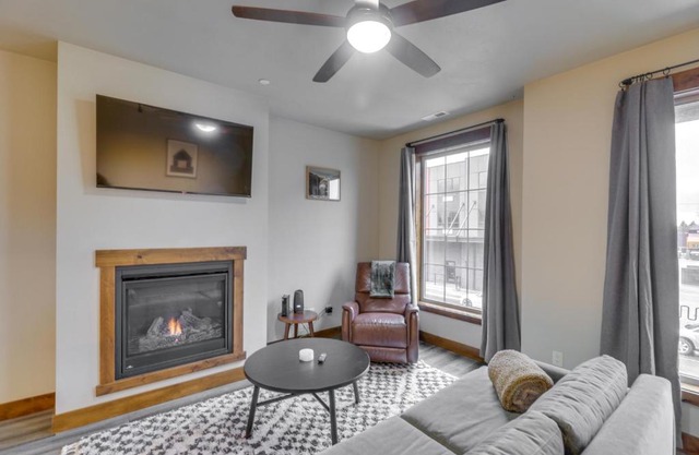 Downtown Columbia Falls Condo 16 Mi to Ski Resort