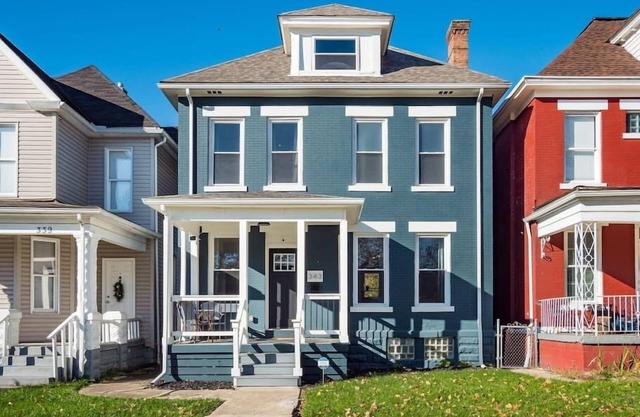 MONROE MATTI - Sleeps 14 in a Luxury 1890s Home - Cowboy Pool - Garage