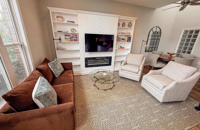 Downtown Condo - 2BR, 2BA, Walk to Everything!
