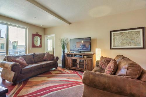 Downtown Condo Near the Convention Center