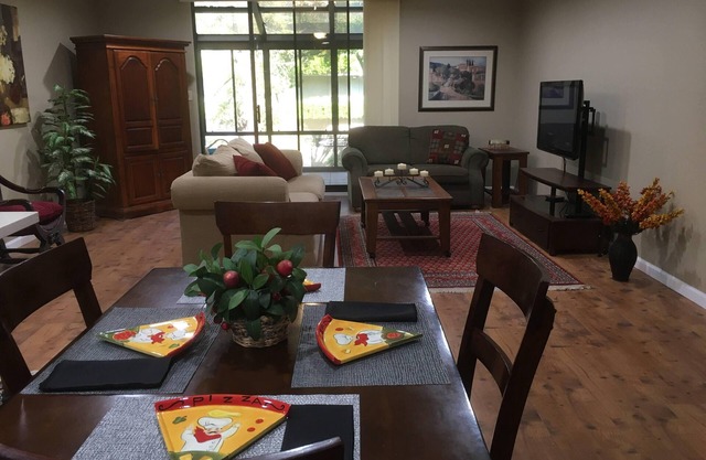 Downtown Condo, Tennis Courts and Pool