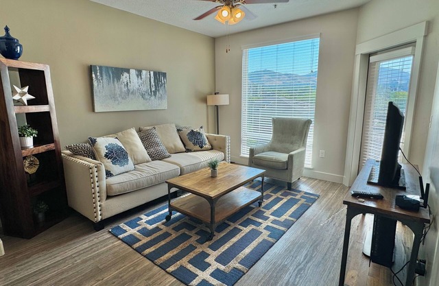 Downtown Condo with Incredible Mountain Views