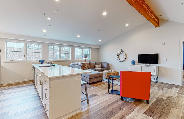 Downtown condo with peek-a-boo water views, W/D, and full kitchen