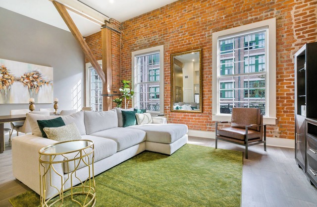 * BRANDNEU * New Orleans Luxury Rentals - Die Belle