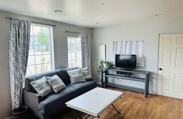Downtown Cottage close to Flathead Lake. Pet friendly!