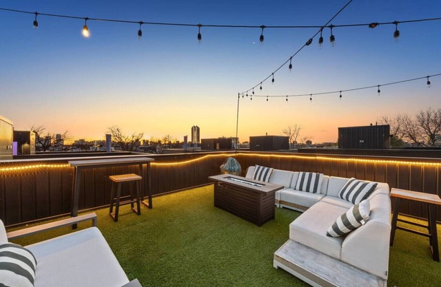 Downtown Dallas | Rooftop Deck | Stunning Design