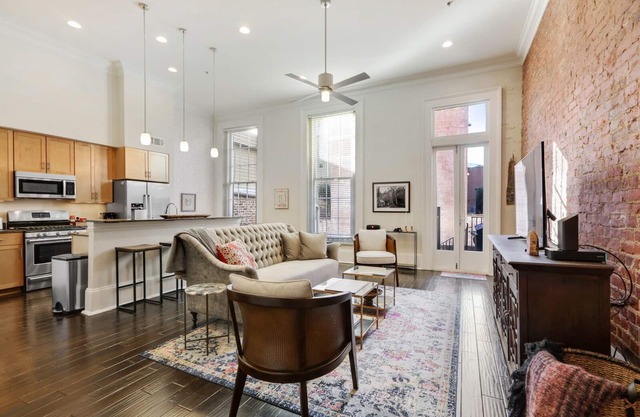 Downtown Delight-wunderschöne CBD Wohnung mit eigenem Innenhof