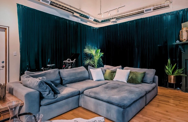 Downtown Edmonton Loft - Brewery District walking distance to rogers place.