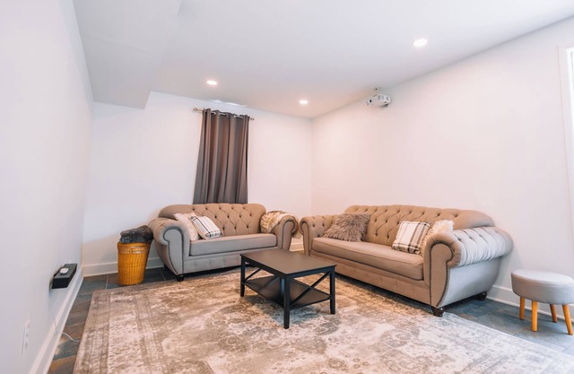Downtown Escape: Great for large families & groups