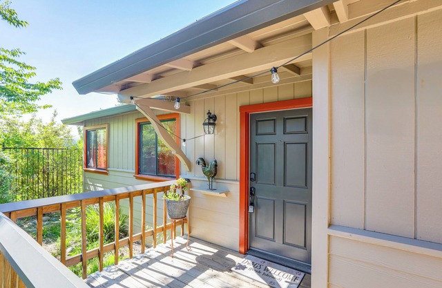 Downtown Fair Oaks Home ~ 15 Mi to Sacramento!