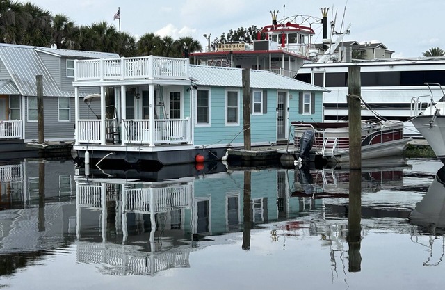Downtown Floating Bungalow Historic Sanford Lake Monroe Marina