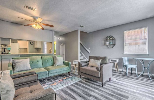 Downtown Fort Walton Beach townhouse, only minutes from the beach.