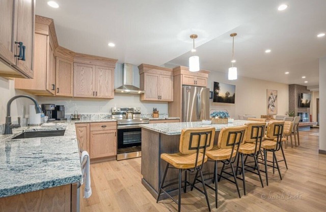 Downtown Galena Luxury 2-bedroom w/ Fireplace