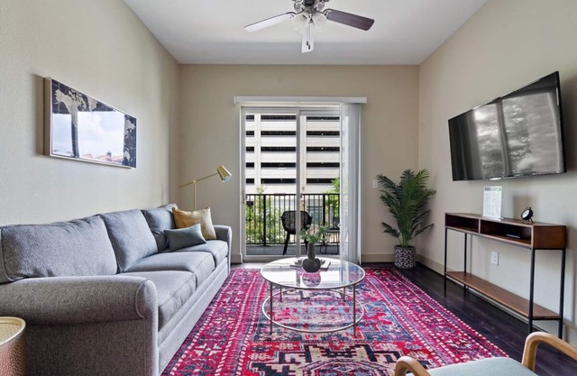 Downtown Gem | 1BR with King & Comfy Vibes