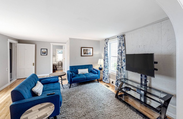 Downtown Apartment mit voll ausgestatteter Küche - zu Fuß zum Strand / Hafen, 2 Hunde OK!