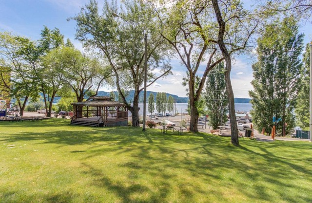 Downtown Harrison Lakefront Getaway