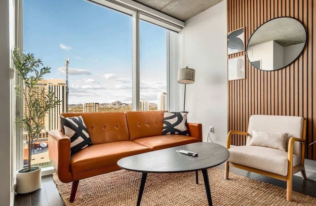 Downtown Highrise STU | Sky Pool, Parking, Gym 07