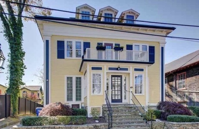 Downtown Hillside Bungalow