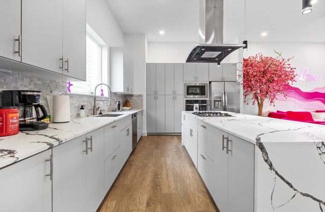 Downtown Houston 3BR Bachelorette Escape