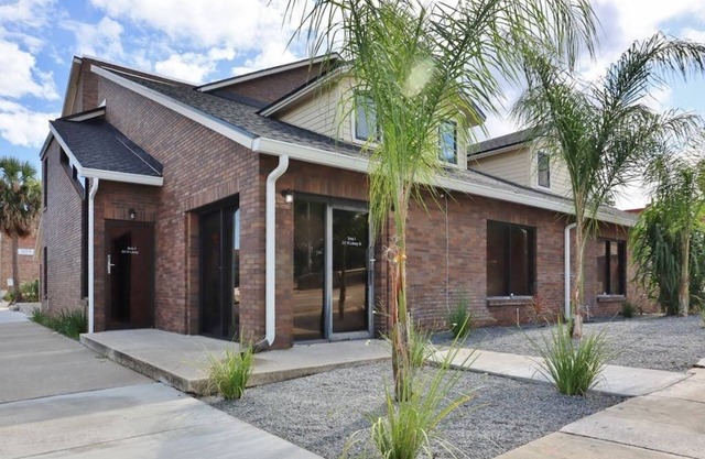 Downtown Jax Retreat- Sleeps 25