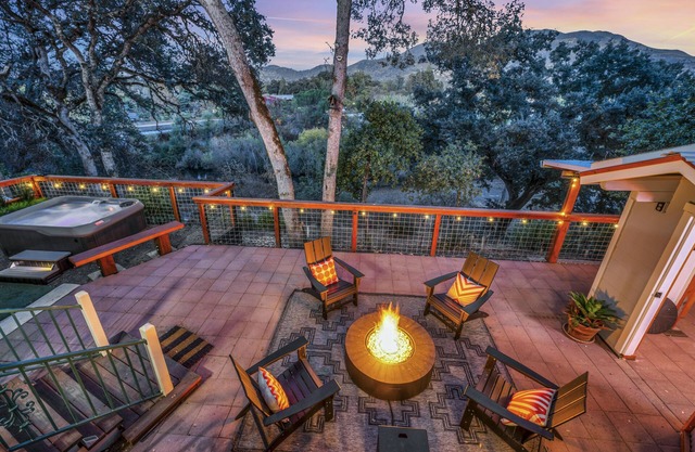 Downtown Kelseyville home l GREAT backyard w/ hot tub & AMAZING Konocti views!