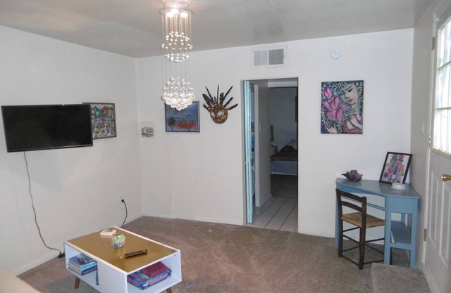 Downtown Las Cruses Apartment with Fine Art Collection